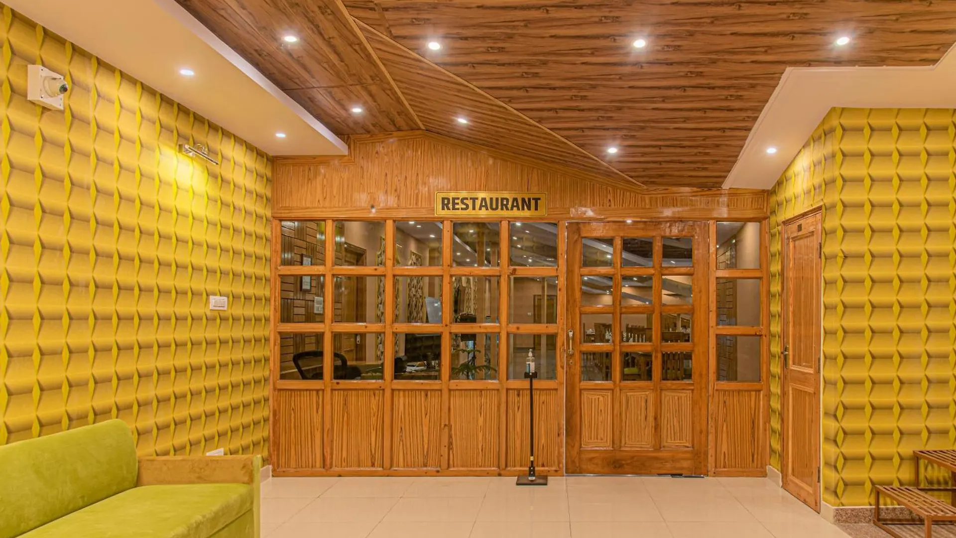Hotel The Grand Madhushala シムラー