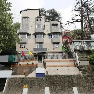 Hotel Oyo 8917 Crystal Palace
